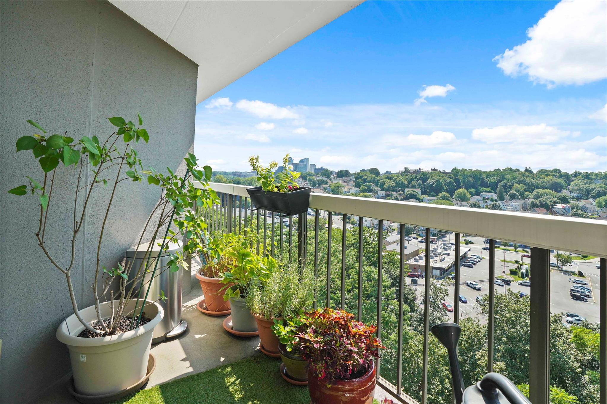 #12 photo, 400 High Point Drive, Hartsdale , NY 10530