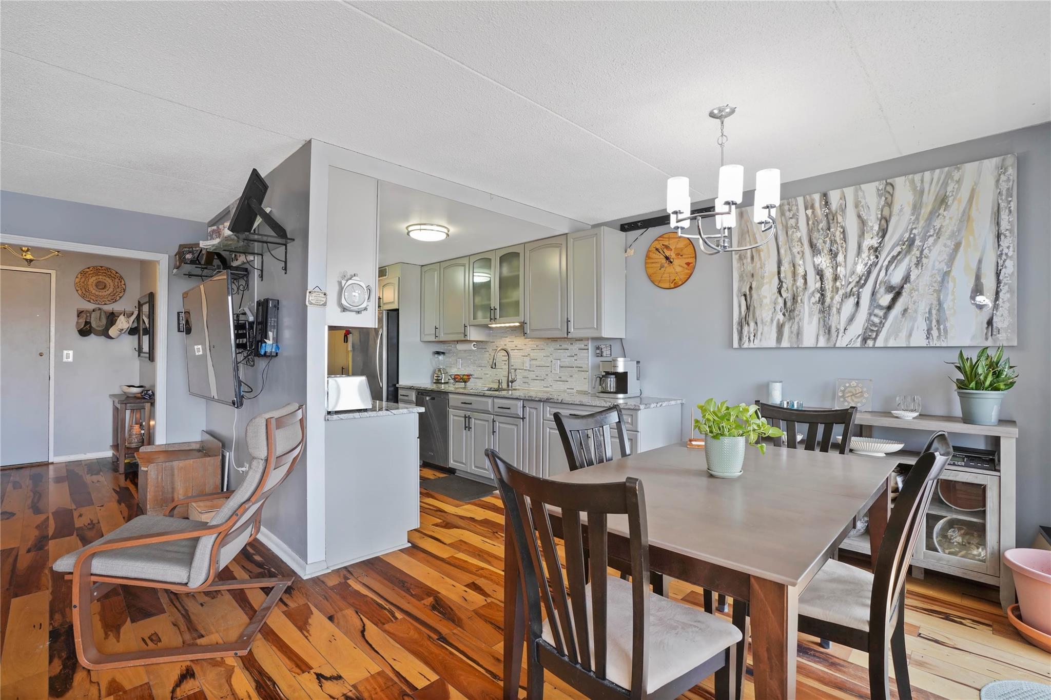 #19 photo, 400 High Point Drive, Hartsdale , NY 10530