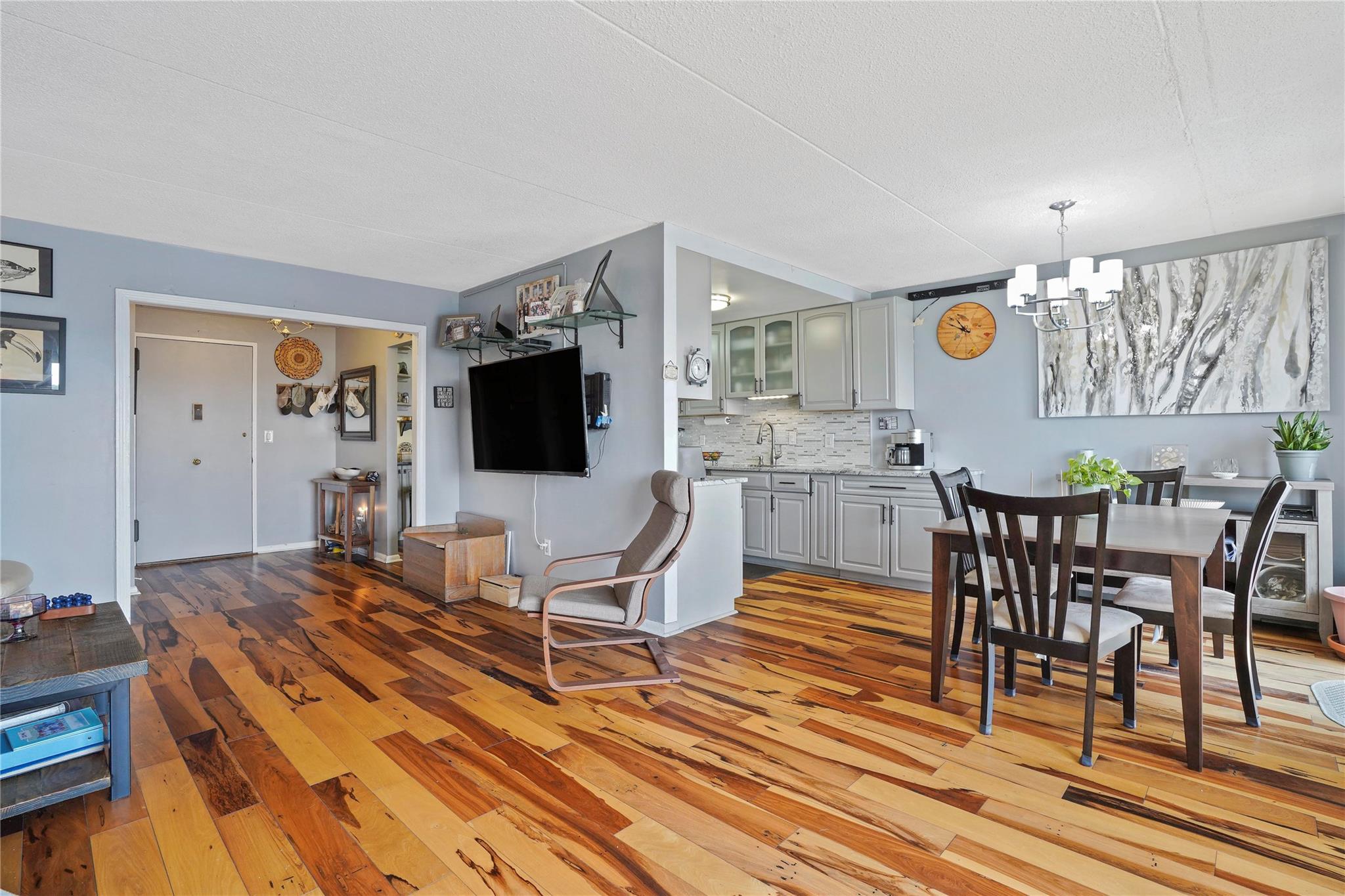 #3 photo, 400 High Point Drive, Hartsdale , NY 10530