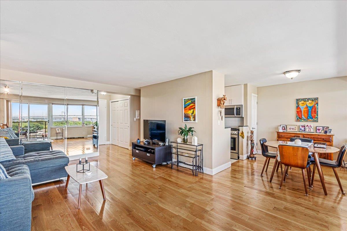 #7 photo, 17-85 215th Street, クイーンズ区 Bayside , NY 11360