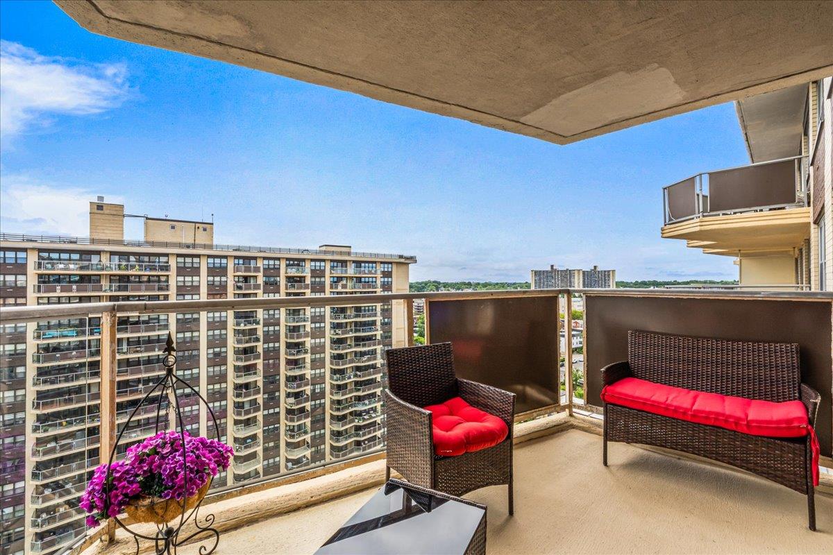 #8 photo, 17-85 215 Street, クイーンズ区 Bayside , NY 11360