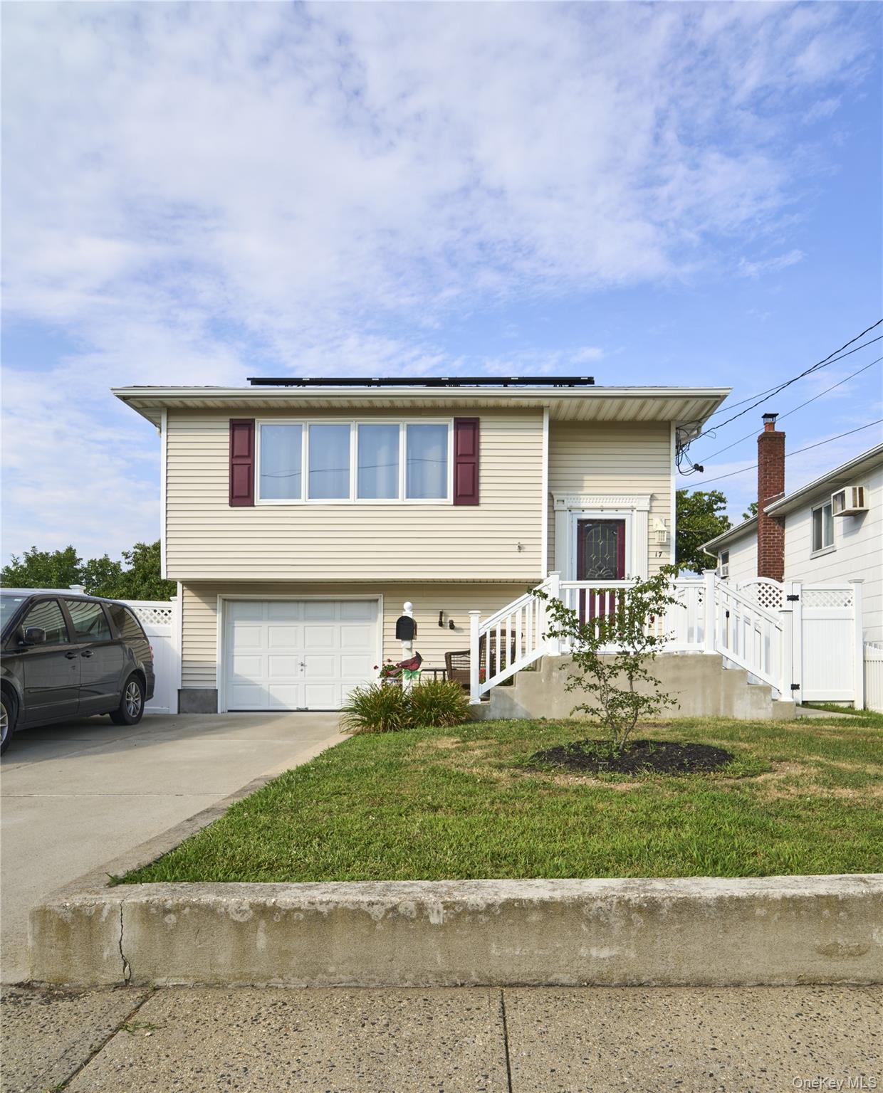 #1 photo, 17 Sheridan Road, サフォーク郡 Babylon , NY 11702