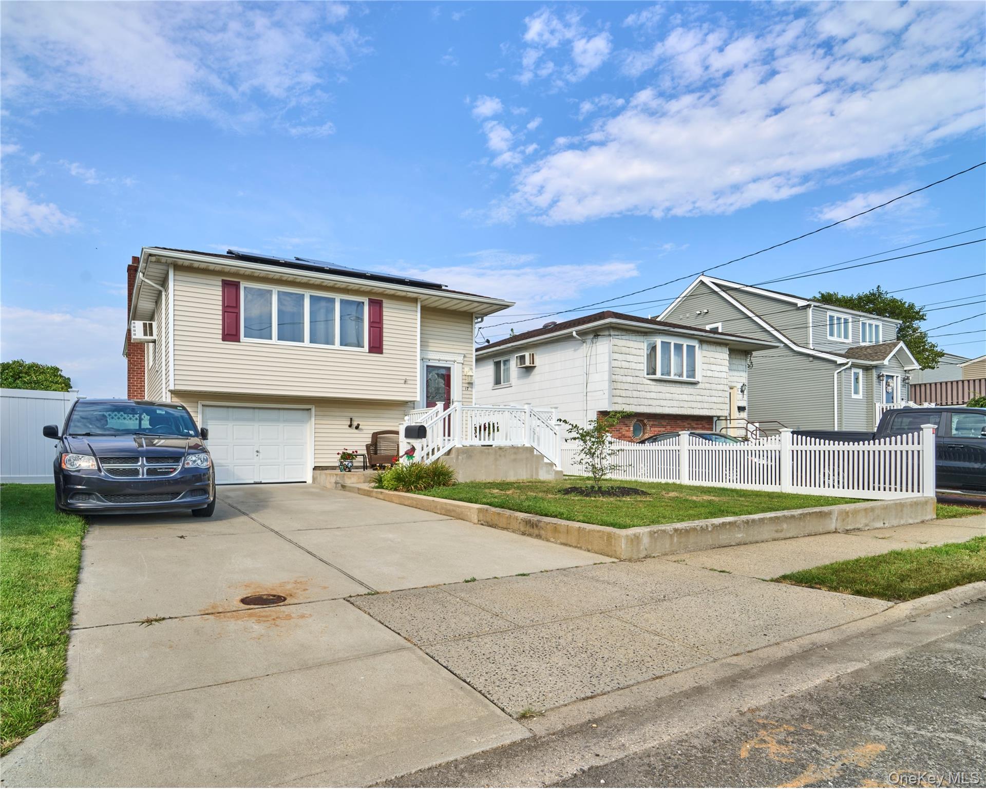 #2 photo, 17 Sheridan Road, サフォーク郡 Babylon , NY 11702