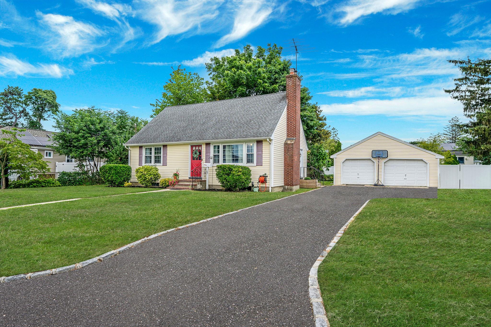 #1 photo, 23 W 8th Street, सफ़ोक काउंटी Deer Park , NY 11729