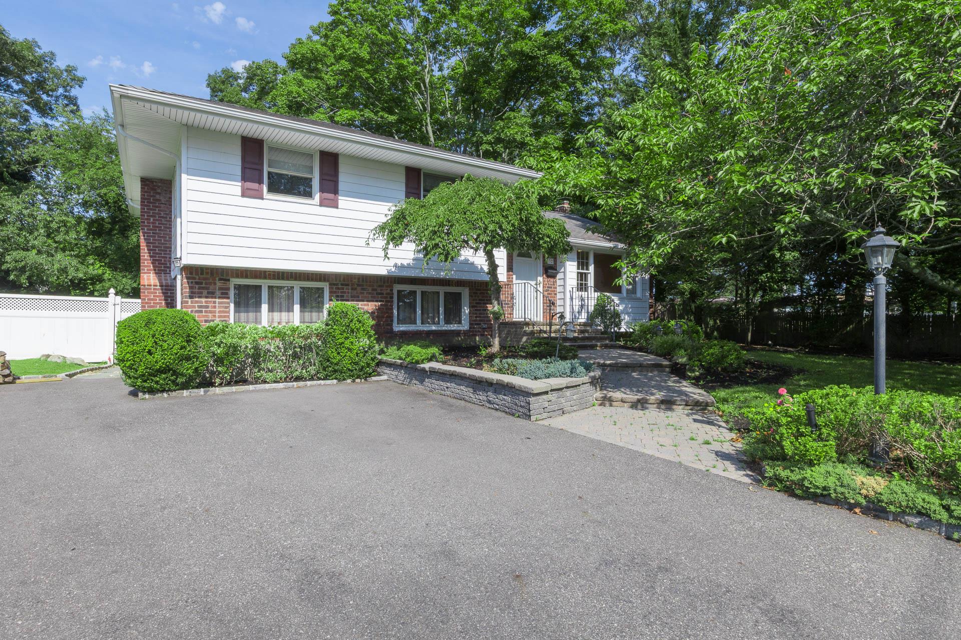 #1 photo, 32 Kings Park Road, Commack , NY 11725