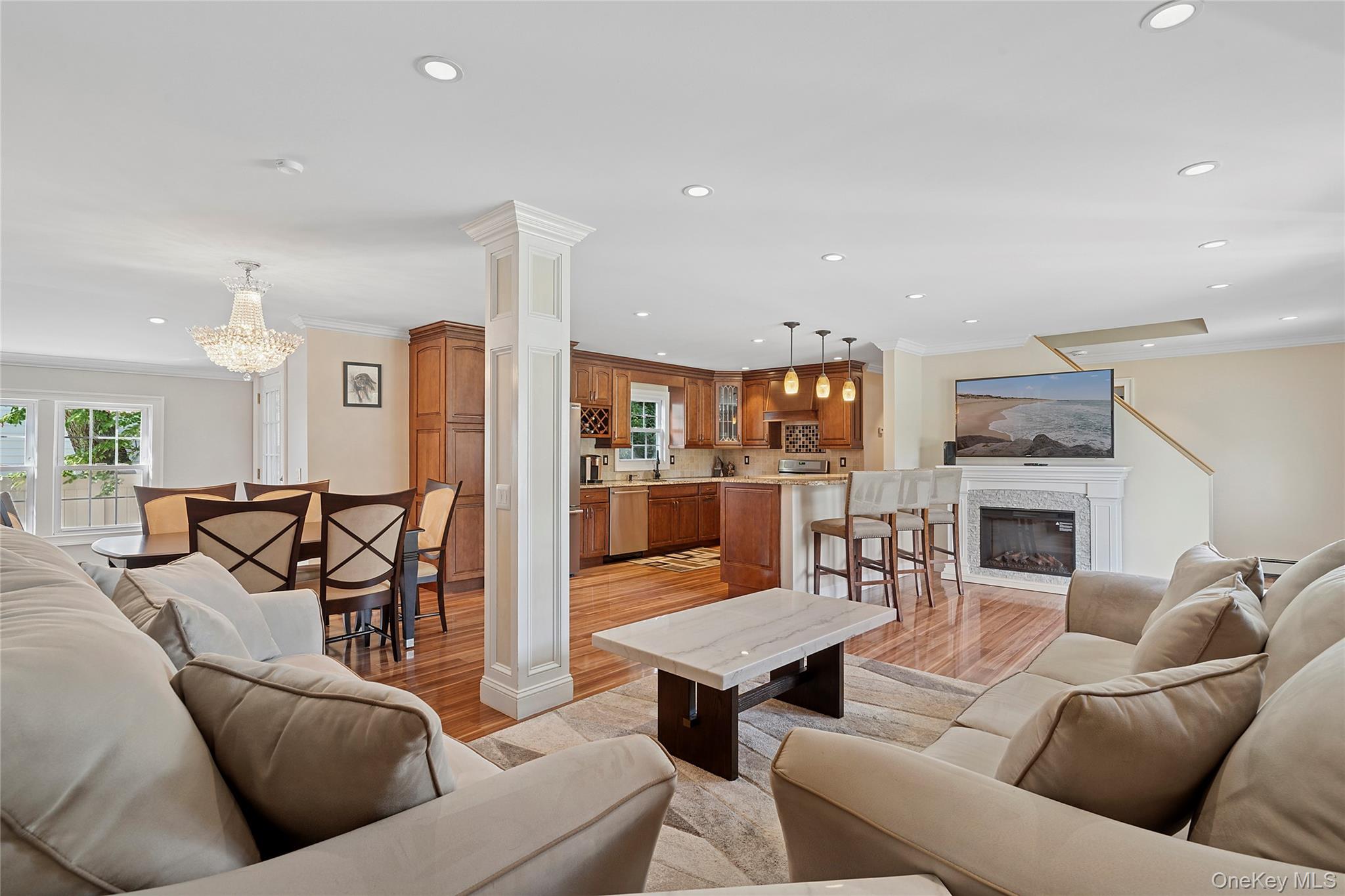 #1 photo, 2 Ross Road, सफ़ोक काउंटी Babylon , NY 11702