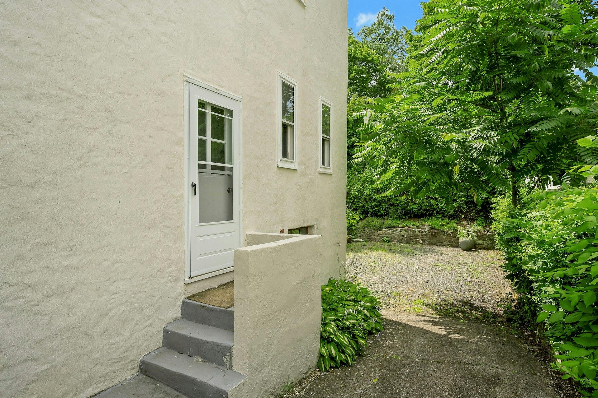 #19 photo, 151 Clarence Road, Scarsdale , NY 10583