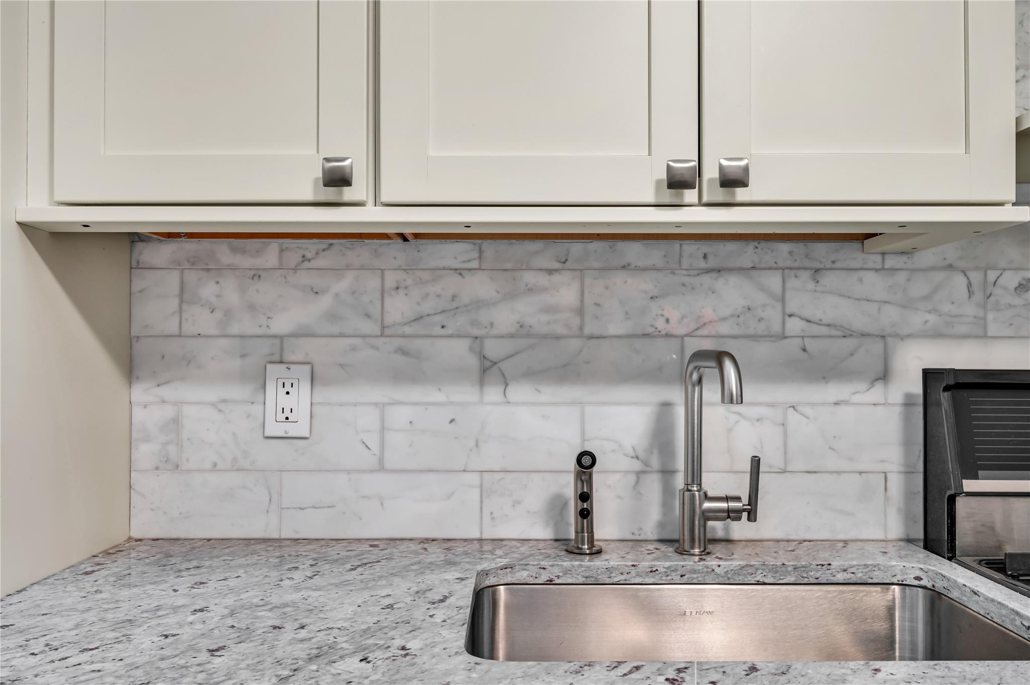 #10 photo, 221 McDonald Avenue, ブルックリン区 Brooklyn , NY 11218