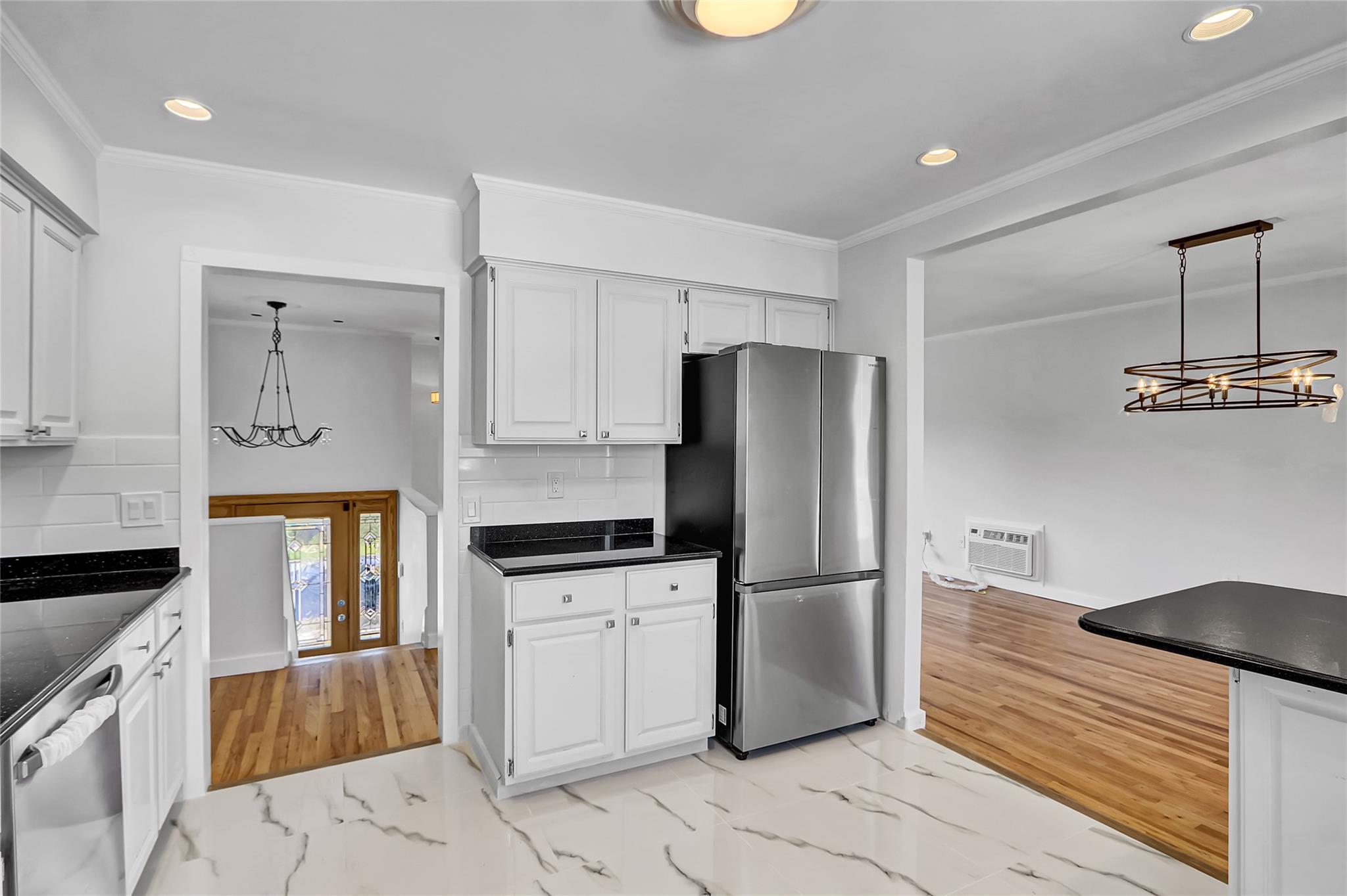 #12 photo, 2327 Mattituck Avenue, Seaford , NY 11783