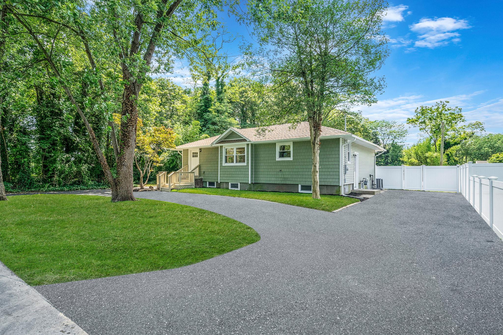 #1 photo, 1034 Waverly Avenue, Holtsville , NY 11742