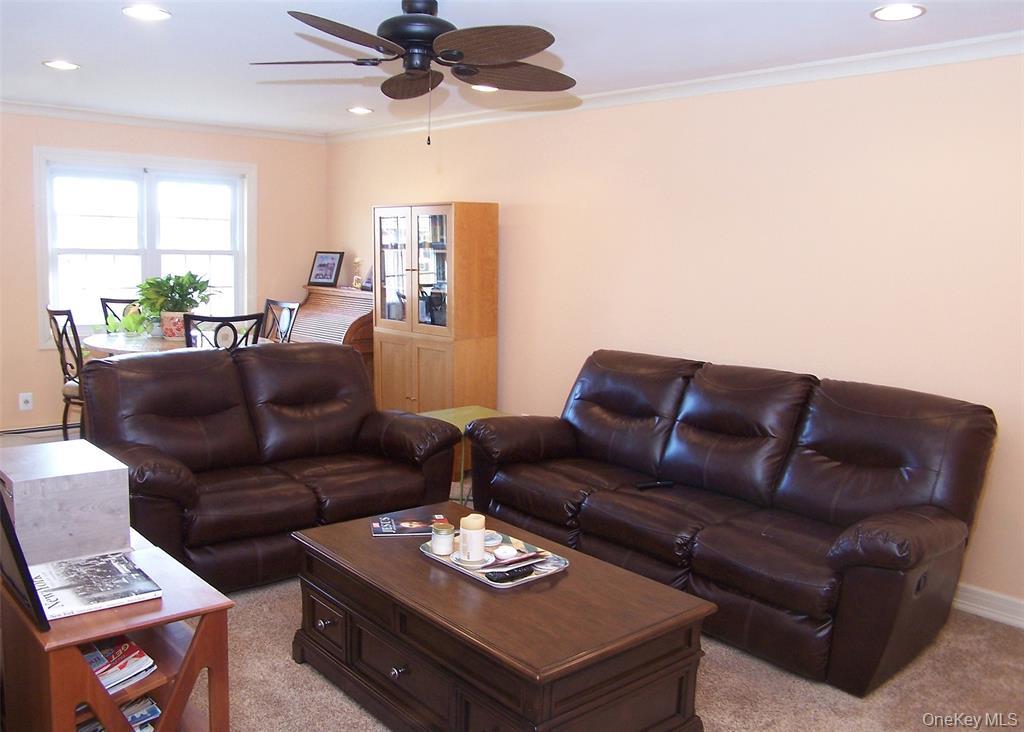 #5 photo, 460 Old Town Road, サフォーク郡 Port Jefferson Station , NY 11776