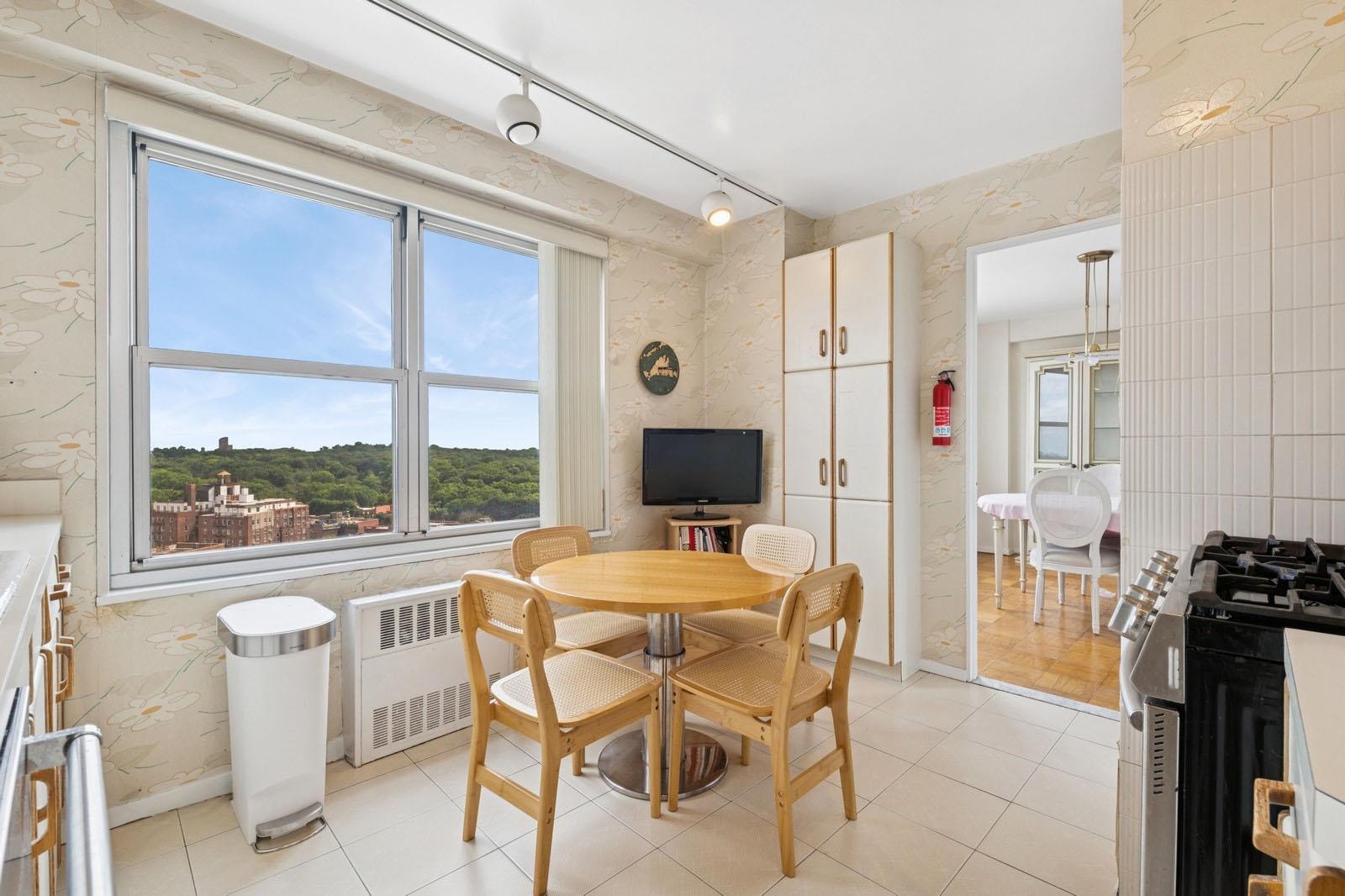 #6 photo, 11011 Queens Boulevard, 皇后区 森林小丘 Forest Hills , NY 11375