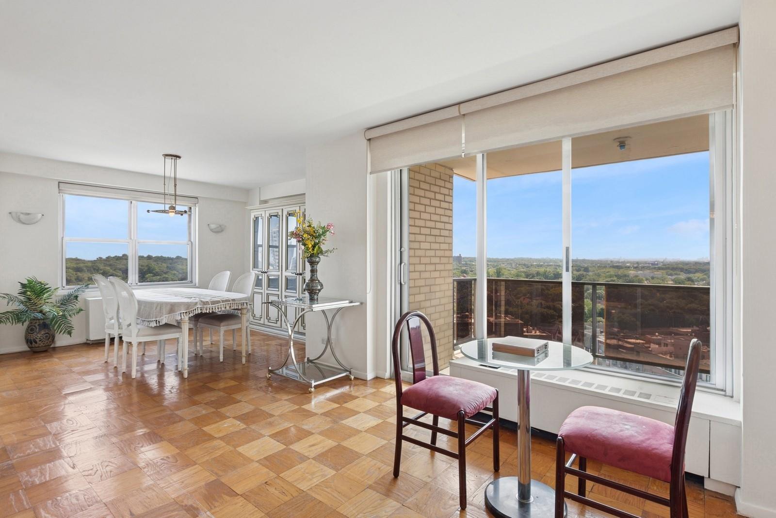 #7 photo, 11011 Queens Boulevard, 皇后区 森林小丘 Forest Hills , NY 11375