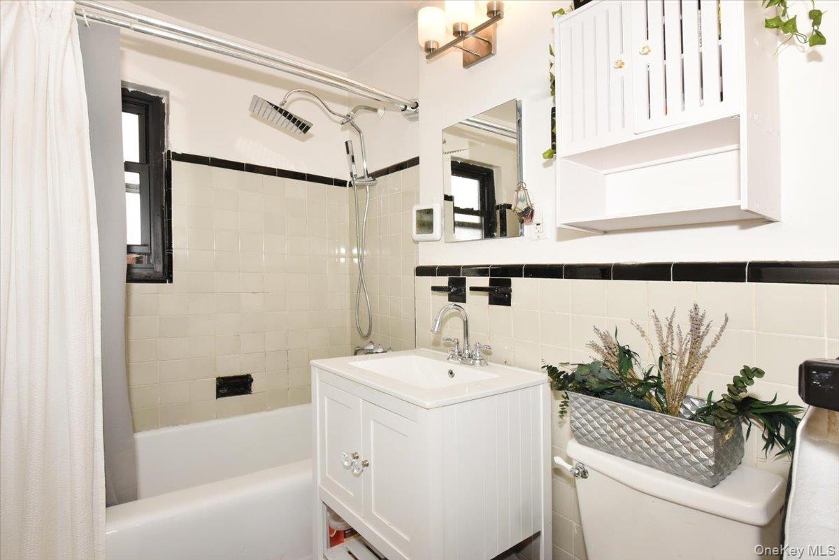 #13 photo, 75-40 Springfield Boulevard, Oakland Gardens , NY 11364