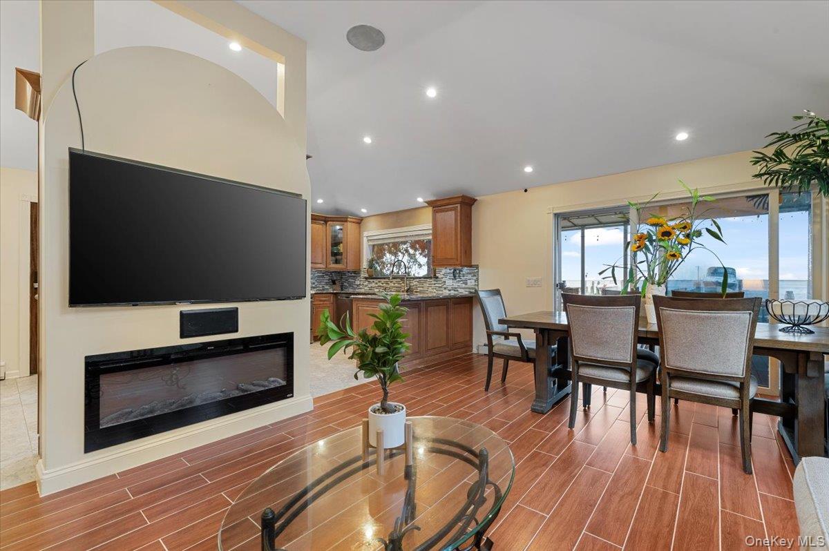 #11 photo, 73 E Beach Promenade, Lindenhurst , NY 11757