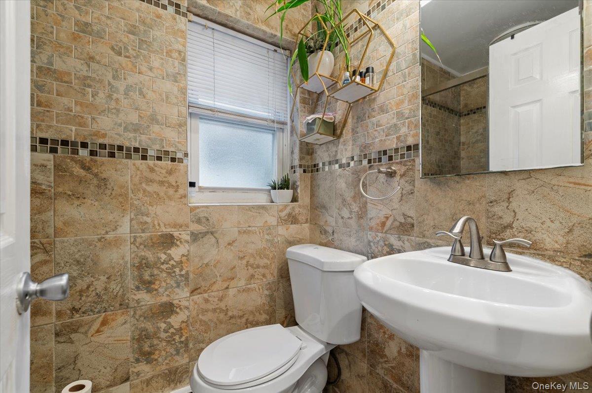 #14 photo, 73 E Beach Promenade, Lindenhurst , NY 11757