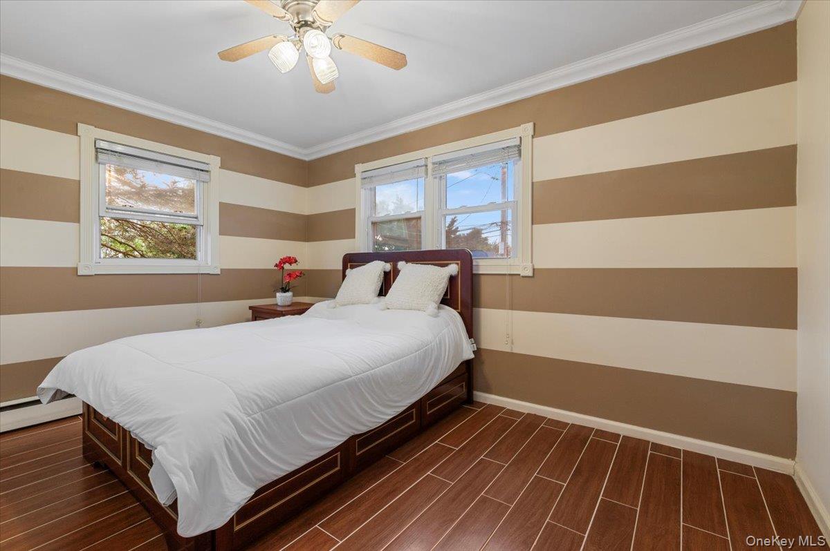 #19 photo, 73 E Beach Promenade, Lindenhurst , NY 11757