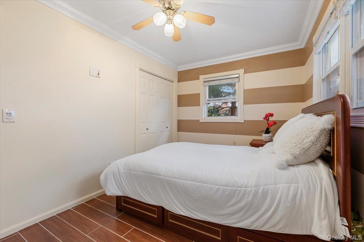 #20 photo, 73 E Beach Promenade, Lindenhurst , NY 11757