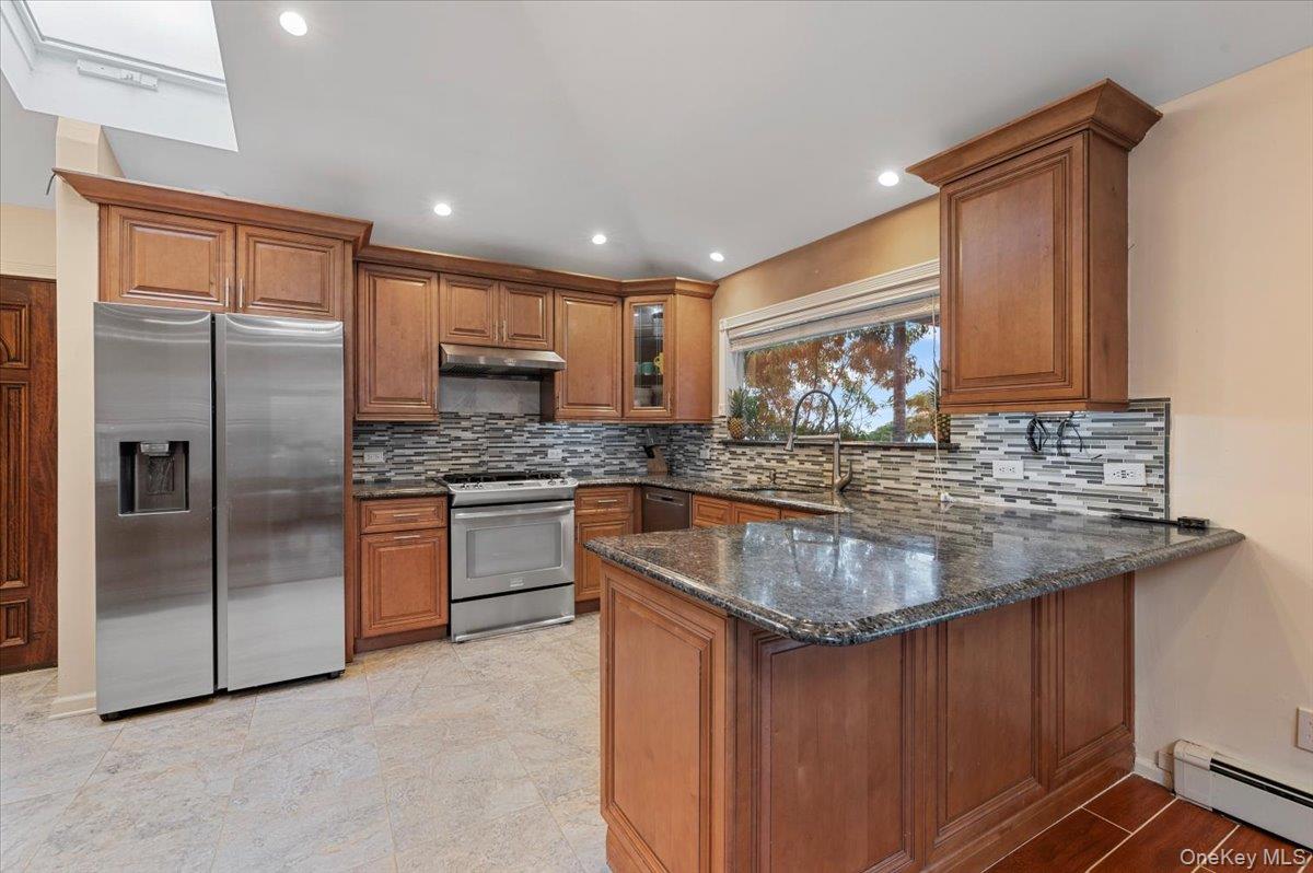 #7 photo, 73 E Beach Promenade, Lindenhurst , NY 11757