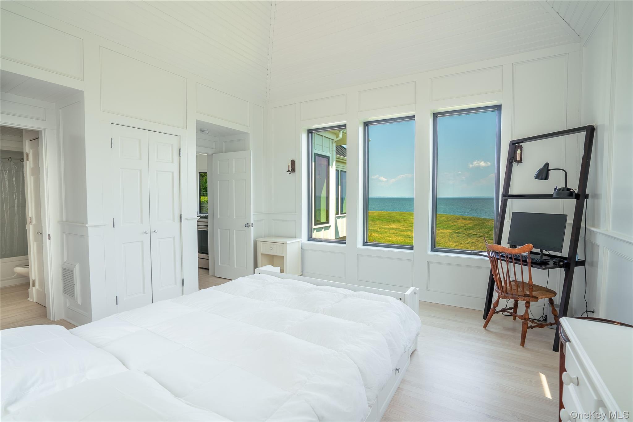 #13 photo, 38099 Main Road, サフォーク郡 Orient , NY 11957