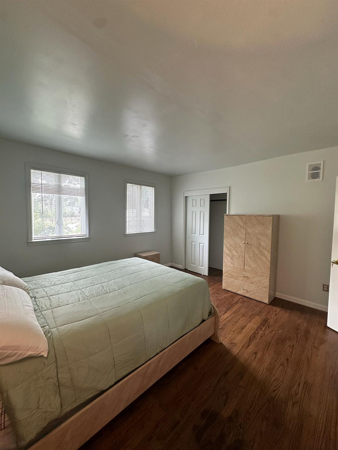 #18 photo, 80 Newton Boulevard, サフォーク郡 Lake Ronkonkoma , NY 11779