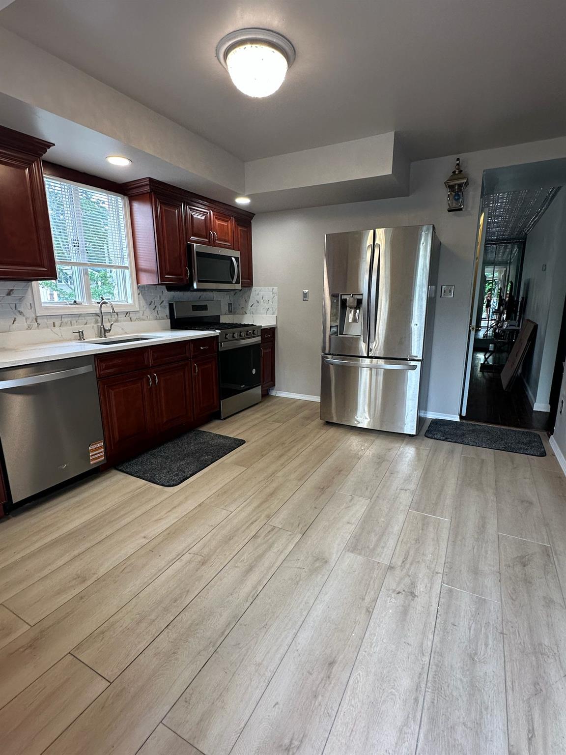 #2 photo, 80 Newton Boulevard, サフォーク郡 Lake Ronkonkoma , NY 11779