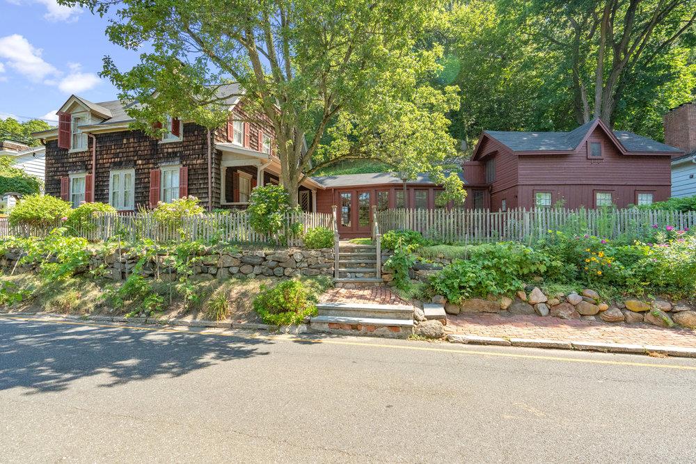 #1 photo, 157 E Broadway, Roslyn , NY 11576