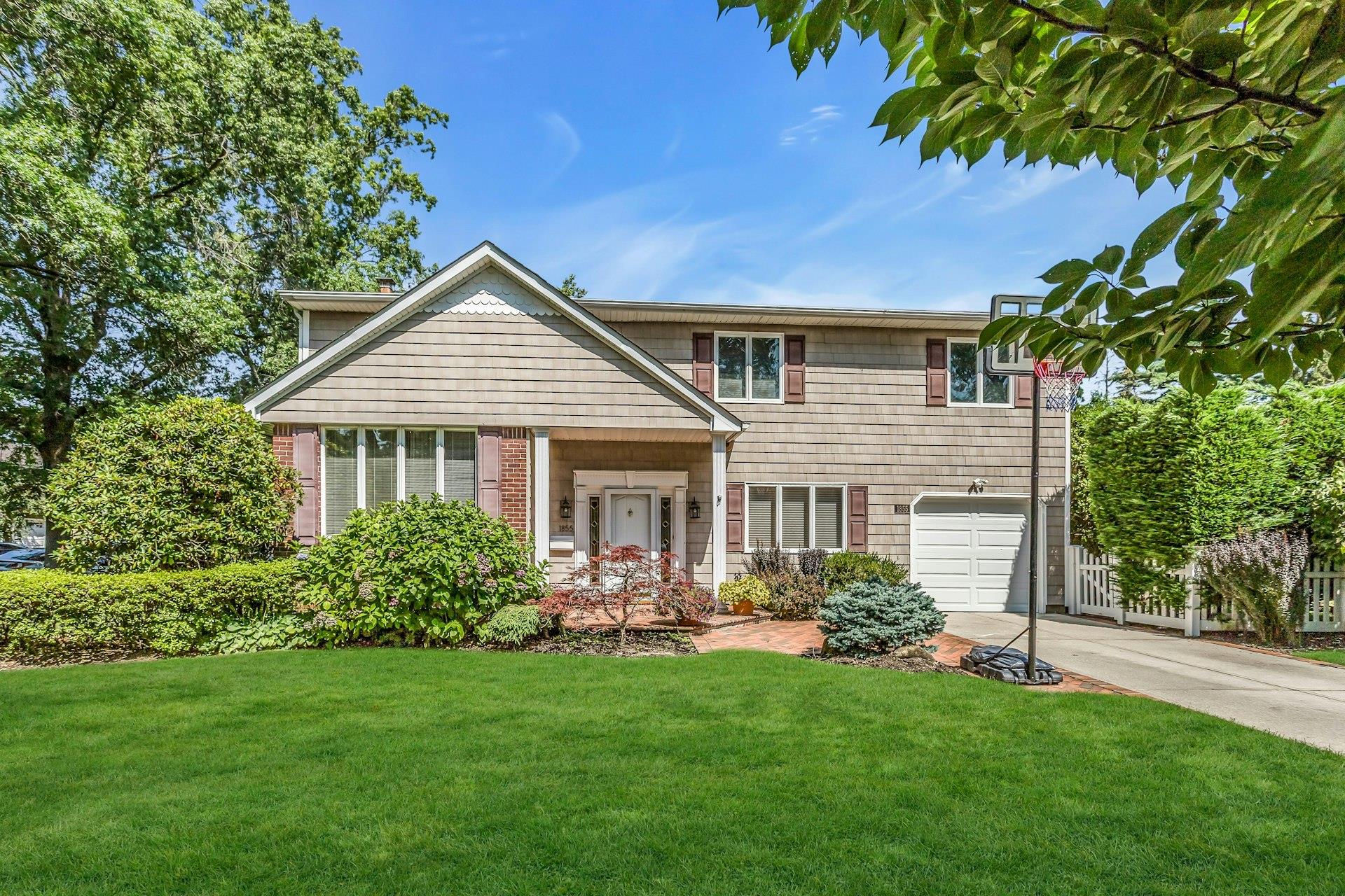 #1 photo, 1855 Zana Court, 長島 North Merrick , NY 11566