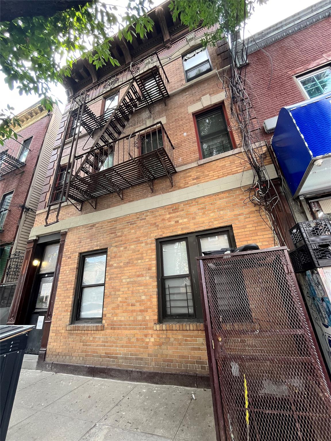 #2 photo, 591 Van Nest Avenue, ブロンクス区 Bronx , NY 10460