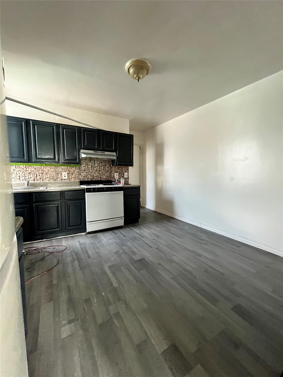 #5 photo, 591 Van Nest Avenue, ブロンクス区 Bronx , NY 10460