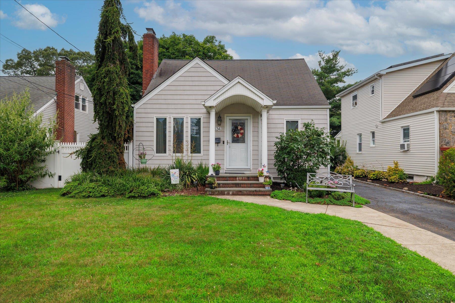 #1 photo, 2534 Yorktown Street, 長島 Oceanside , NY 11572