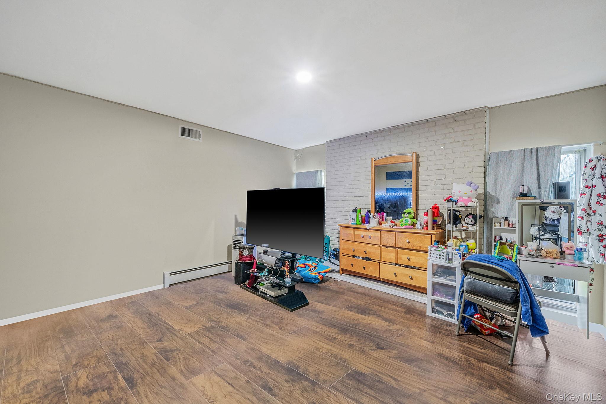 #10 photo, 260 Daly Road, Huntington , NY 11731