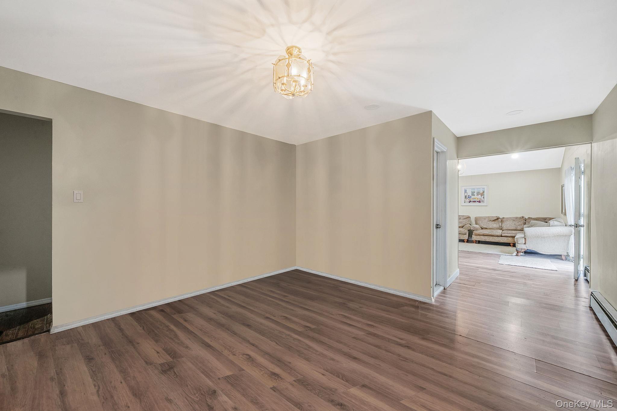 #11 photo, 260 Daly Road, Huntington , NY 11731