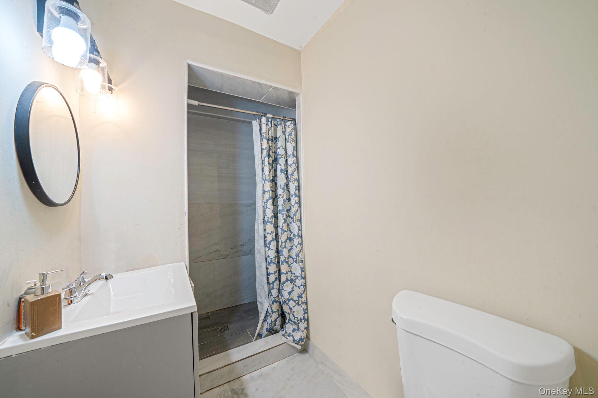 #12 photo, 260 Daly Road, Huntington , NY 11731