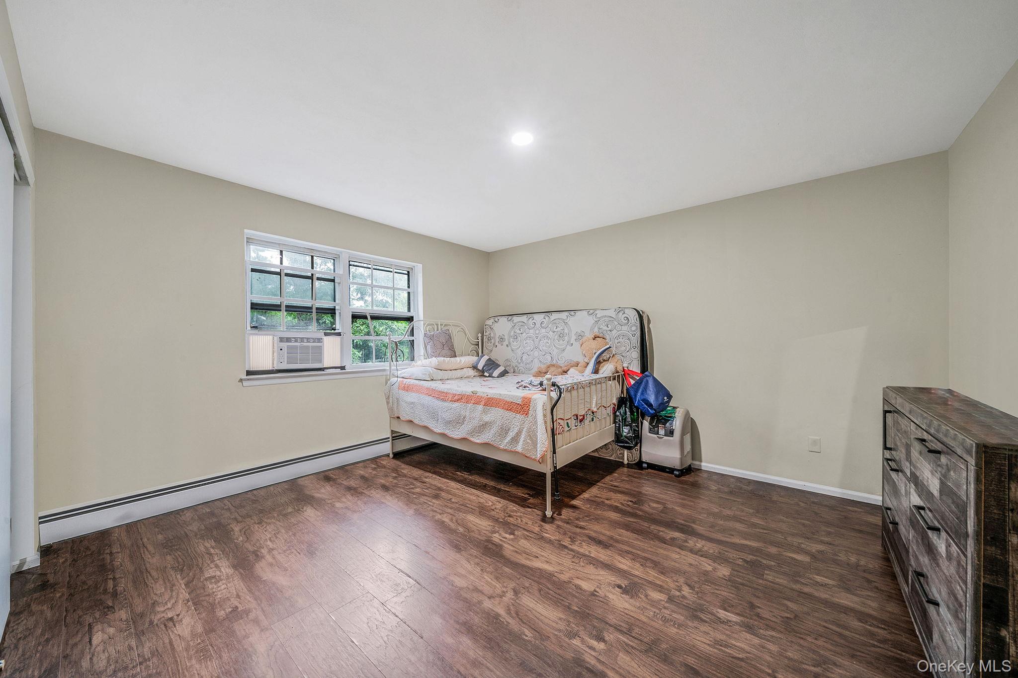 #13 photo, 260 Daly Road, Huntington , NY 11731