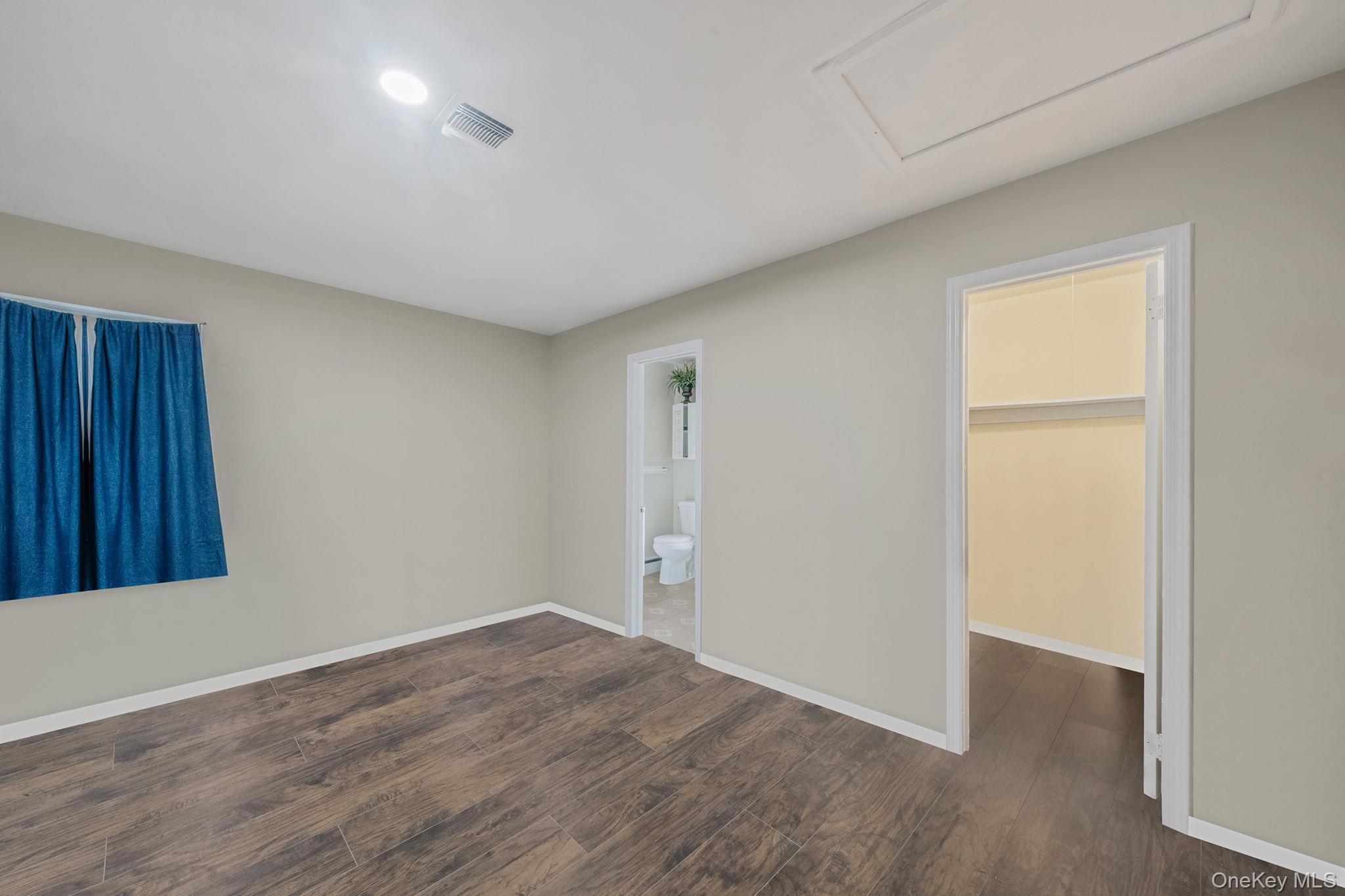 #15 photo, 260 Daly Road, Huntington , NY 11731