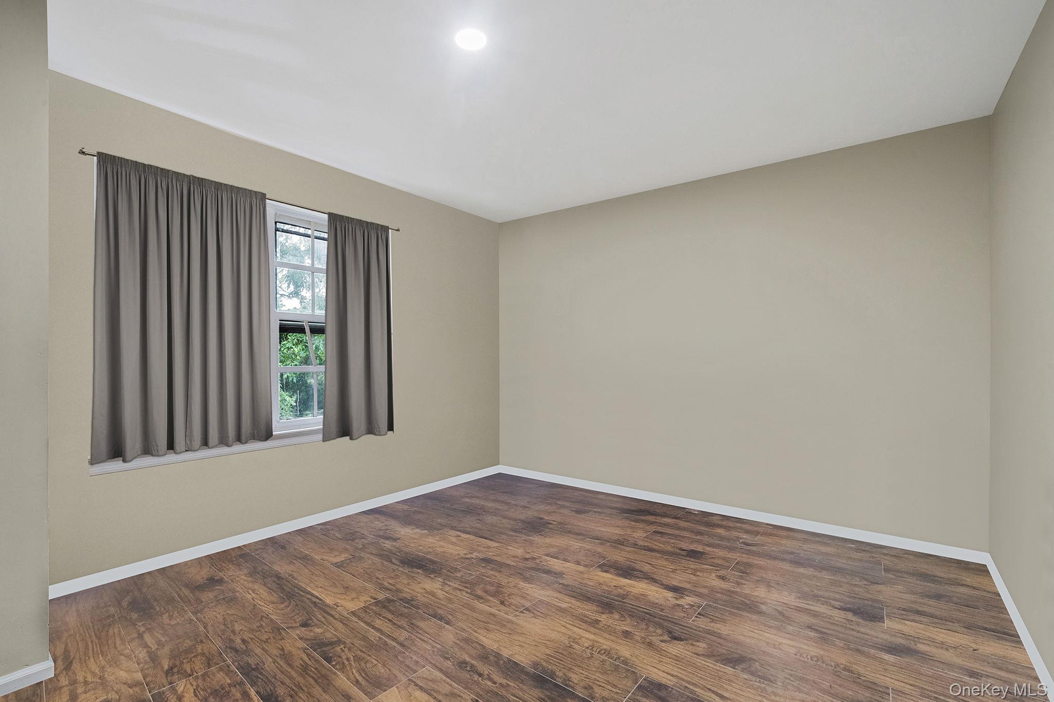 #18 photo, 260 Daly Road, Huntington , NY 11731