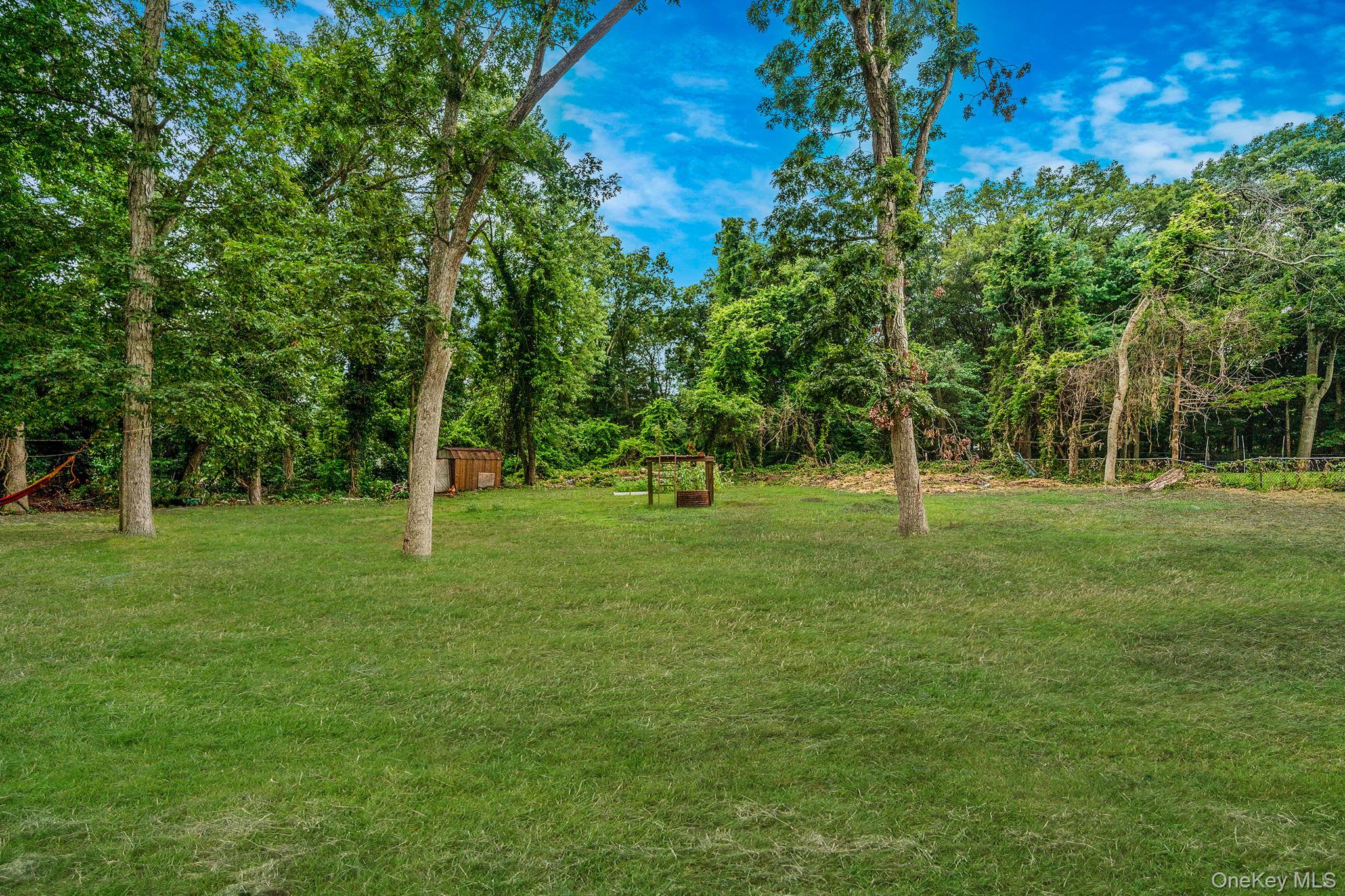 #19 photo, 260 Daly Road, Huntington , NY 11731