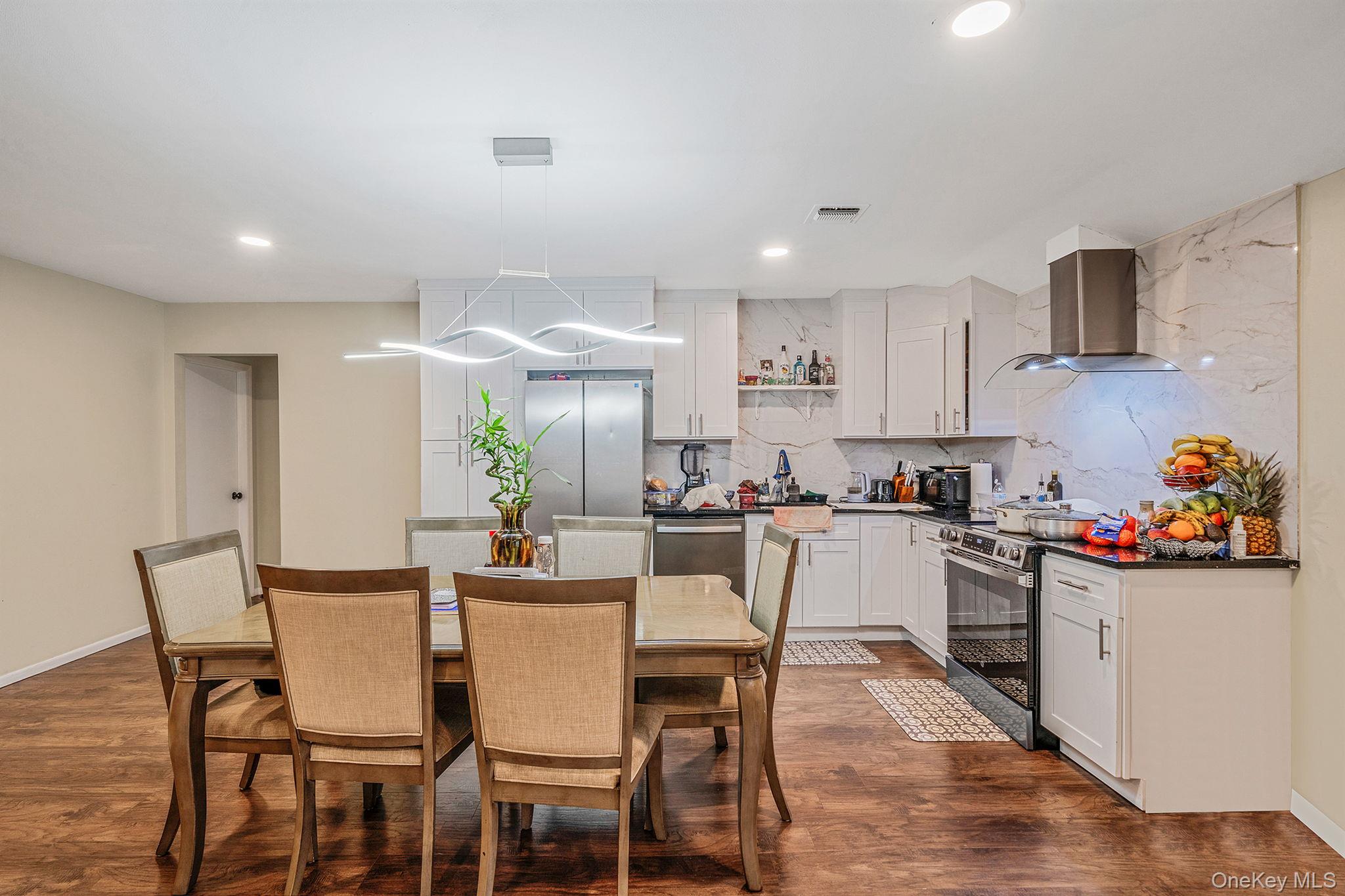 #3 photo, 260 Daly Road, Huntington , NY 11731