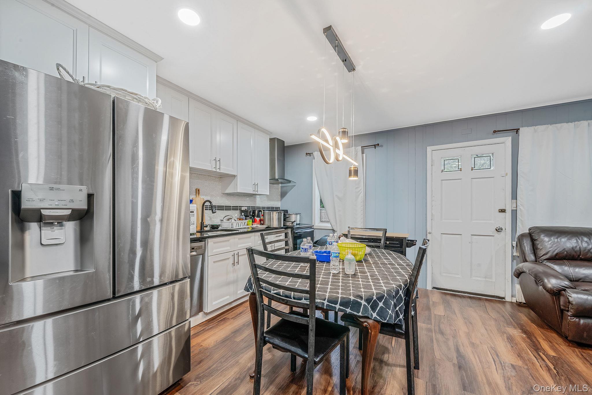 #4 photo, 260 Daly Road, Huntington , NY 11731