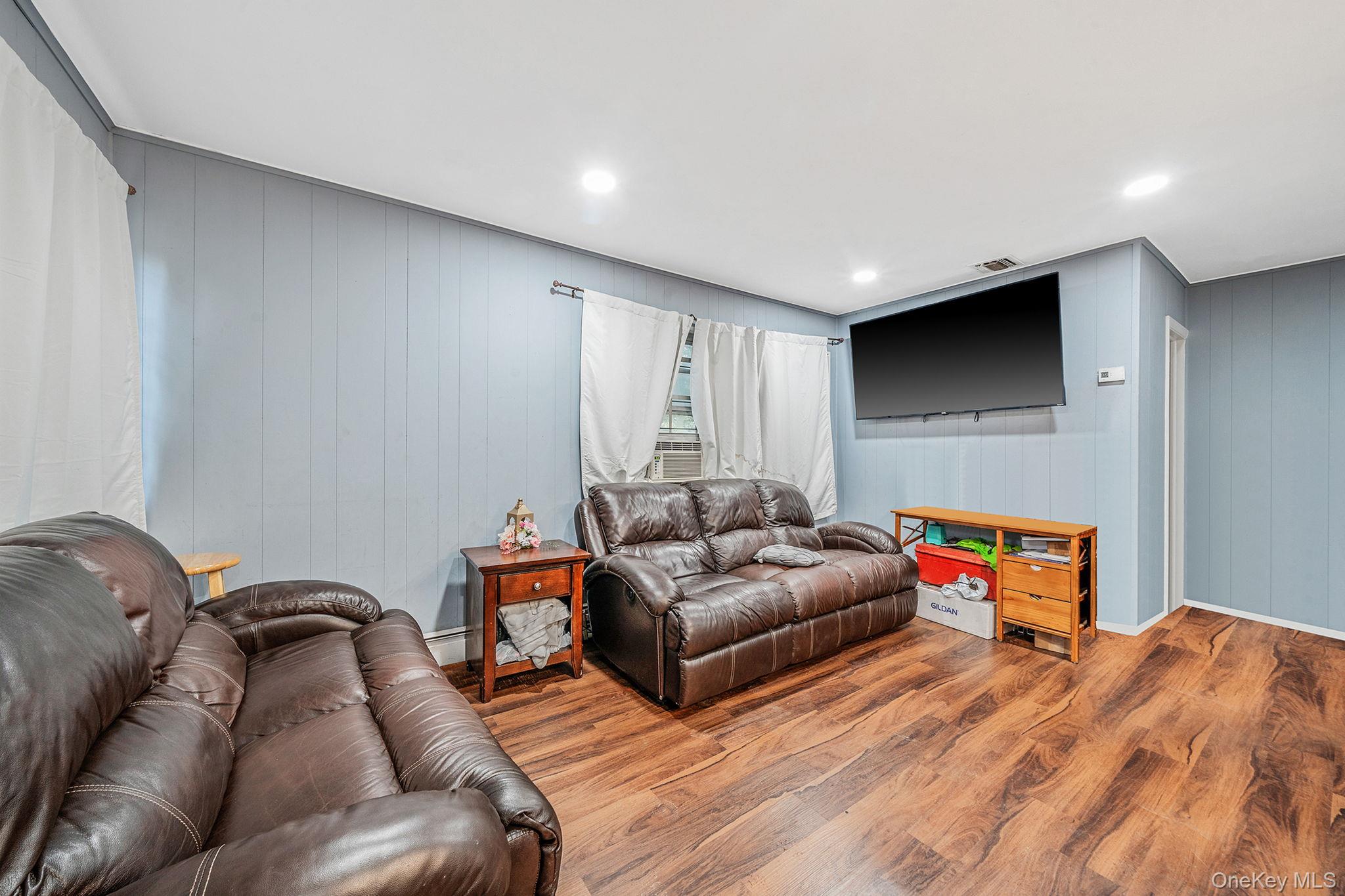 #5 photo, 260 Daly Road, Huntington , NY 11731