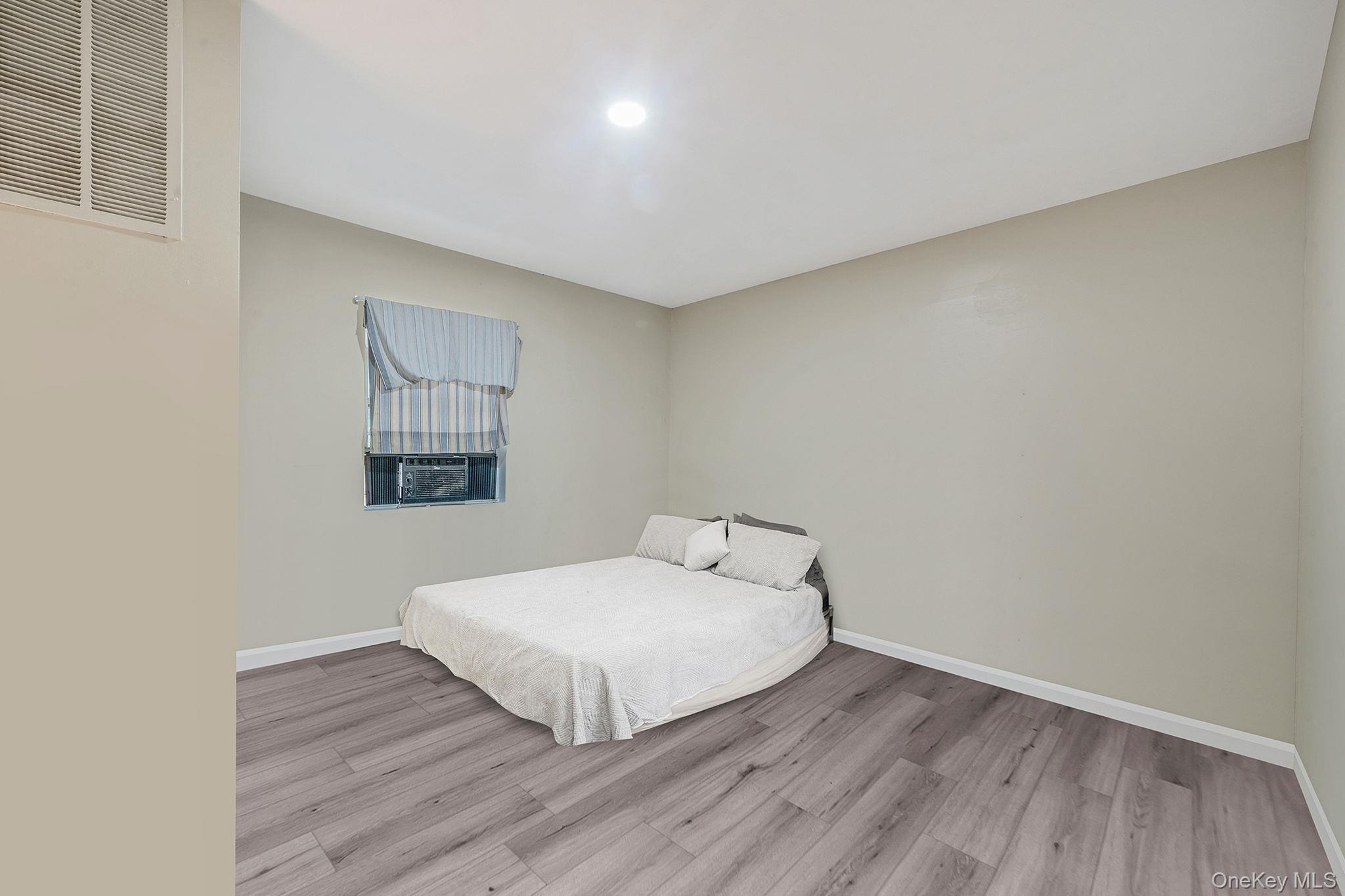 #9 photo, 260 Daly Road, Huntington , NY 11731