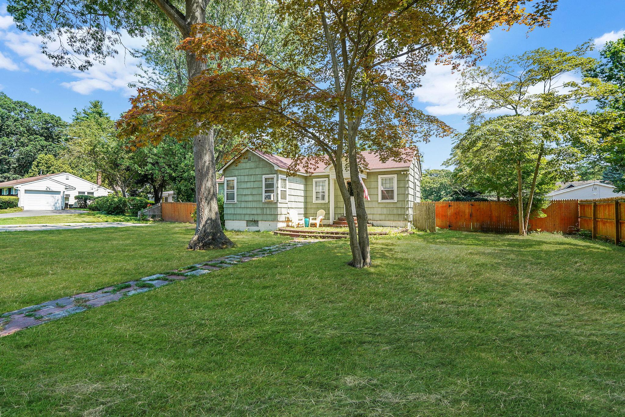 #1 photo, 35 Oakland Avenue, सफ़ोक काउंटी Miller Place , NY 11764