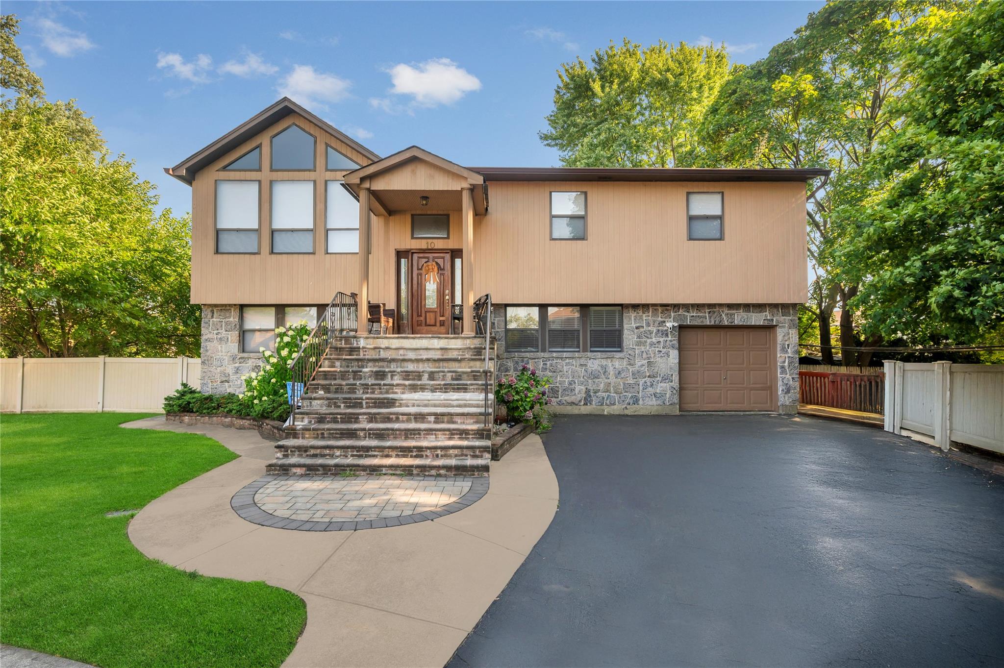 #1 photo, 10 Woodbury Court, Hicksville , NY 11801