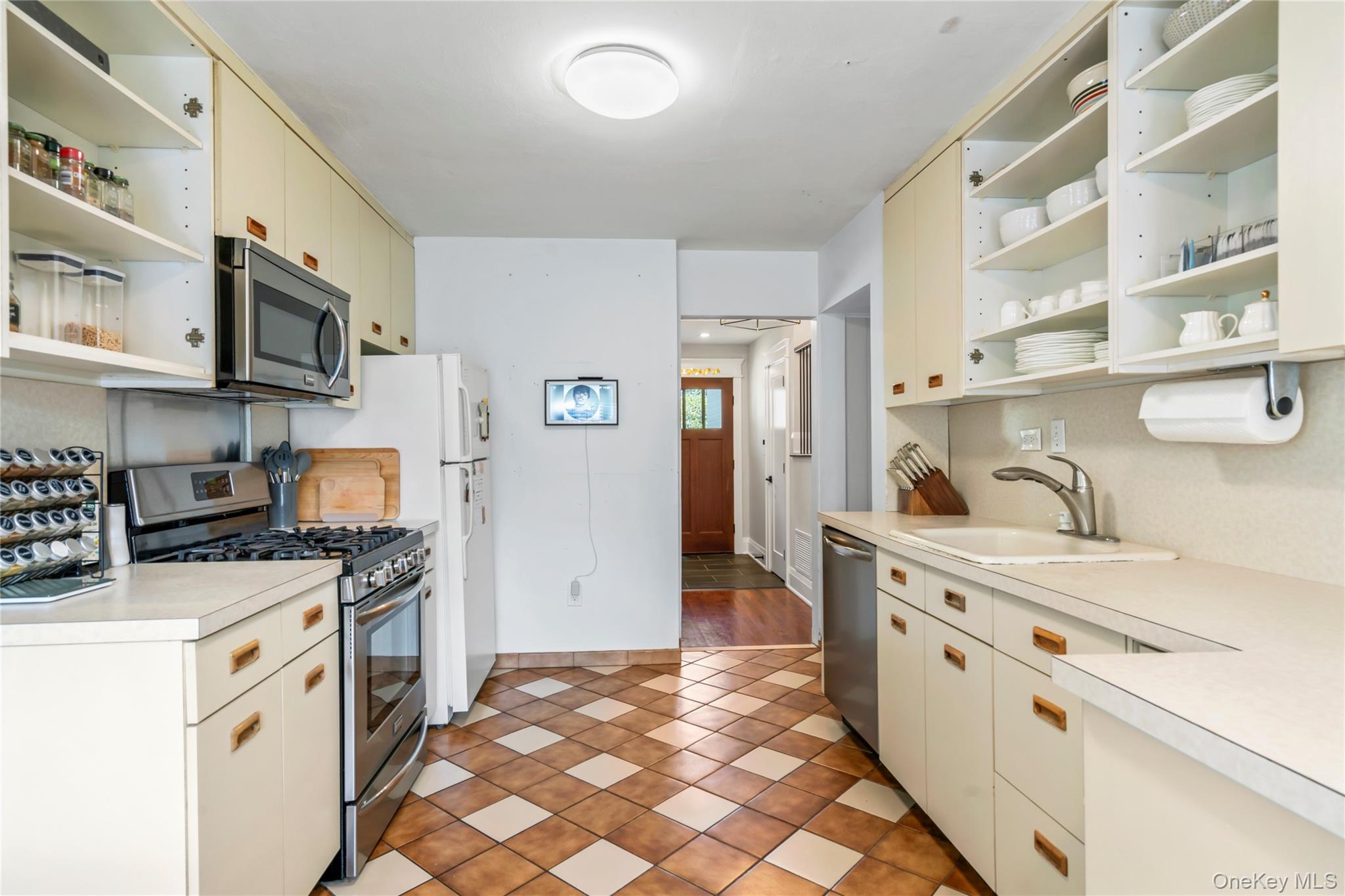 #10 photo, 2 Lydia Court, ナッソー郡 Searingtown , NY 11507