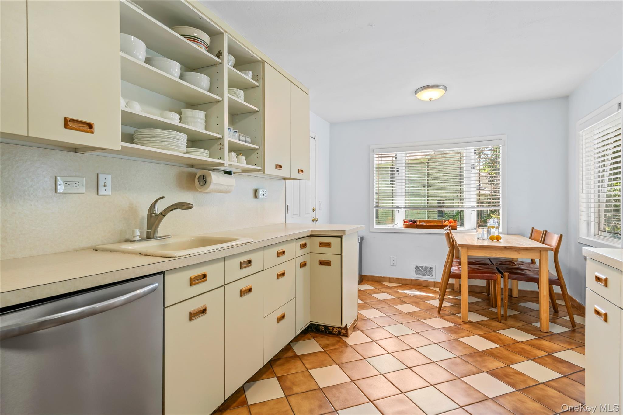 #11 photo, 2 Lydia Court, ナッソー郡 Searingtown , NY 11507