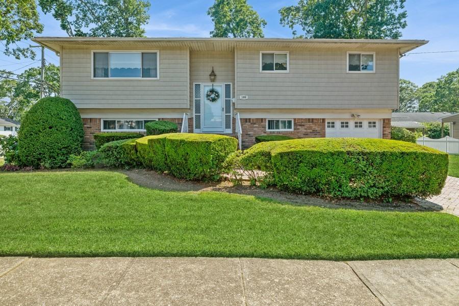 #1 photo, 180 Cypress Street, 长岛 Massapequa Park , NY 11762