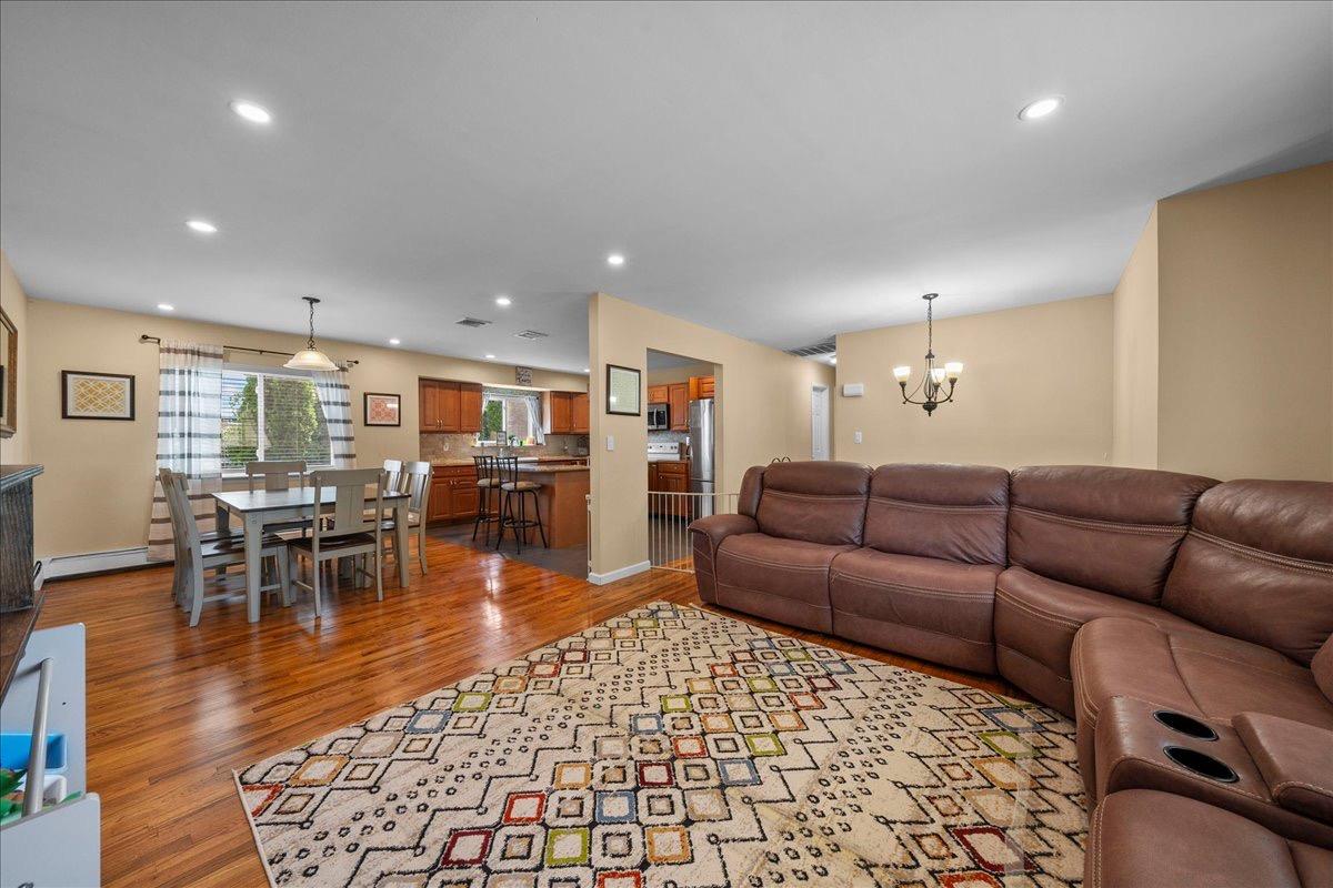 #10 photo, 235 McCall Avenue, サフォーク郡 West Islip , NY 11795