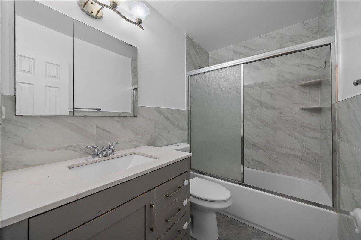 #12 photo, 235 McCall Avenue, サフォーク郡 West Islip , NY 11795