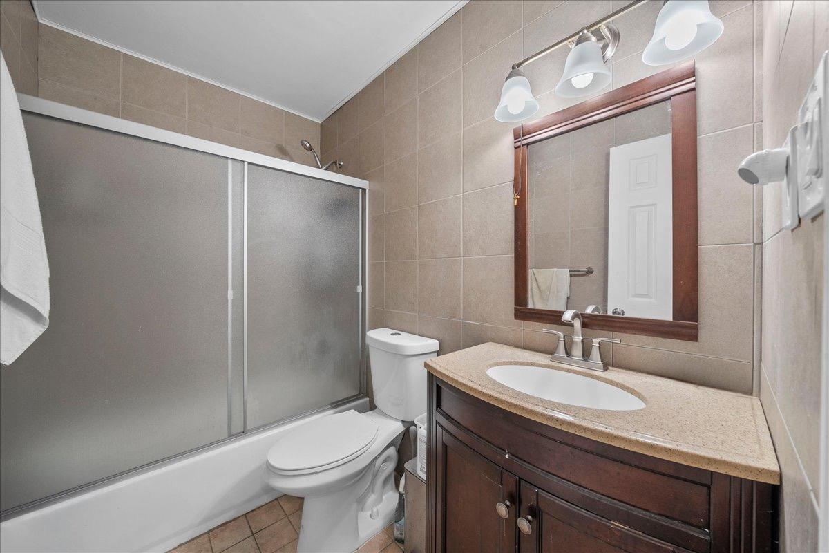 #19 photo, 235 McCall Avenue, サフォーク郡 West Islip , NY 11795